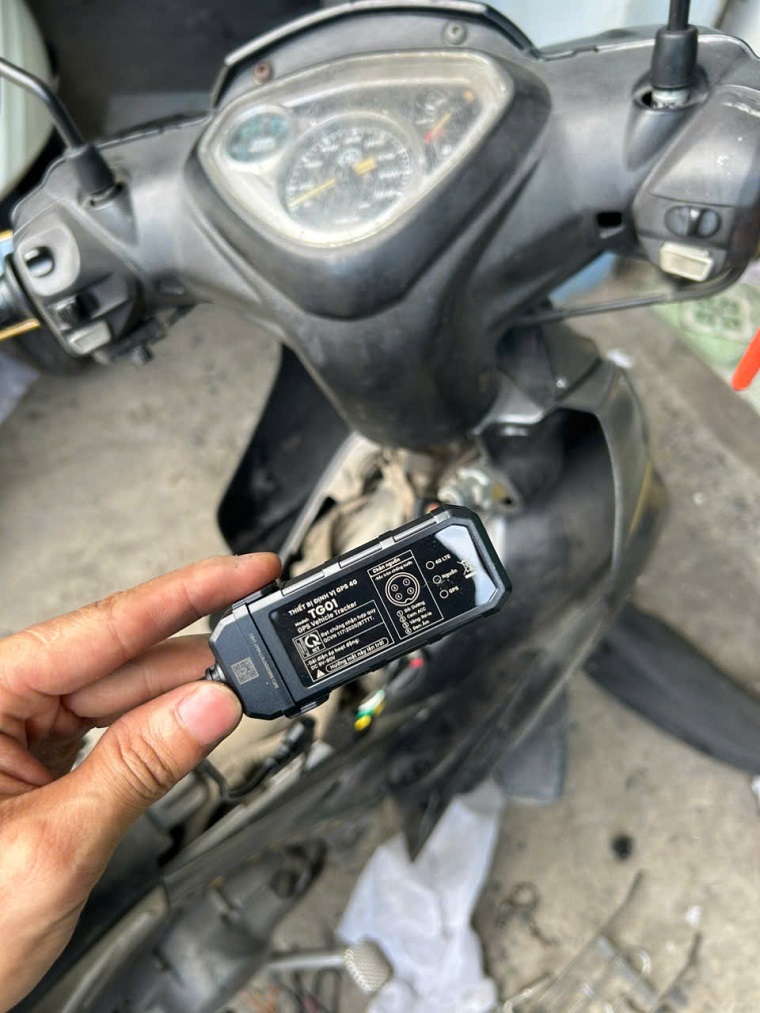 định vị xe máy 4g có dây