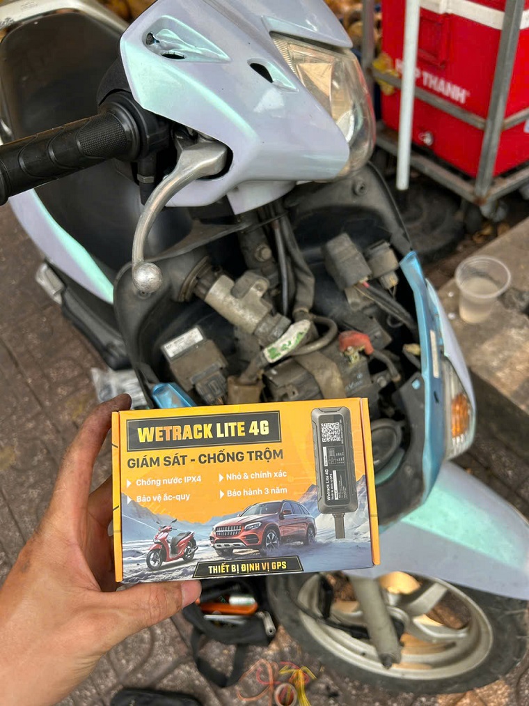 định vị xe máy chống trộm xe lead