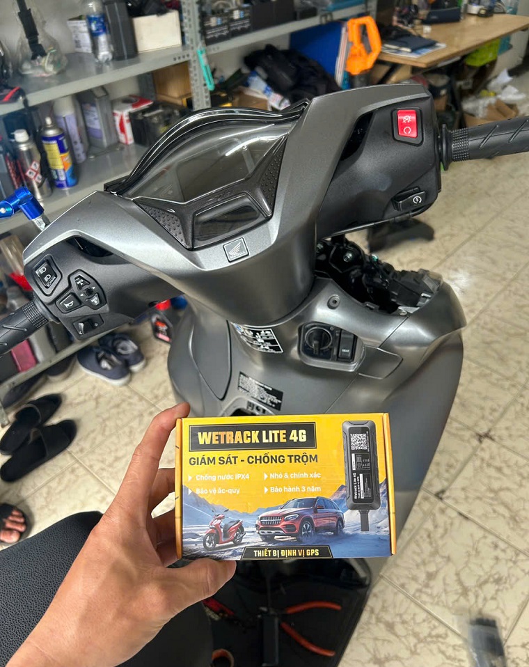 định vị xe máy có dây và không dây