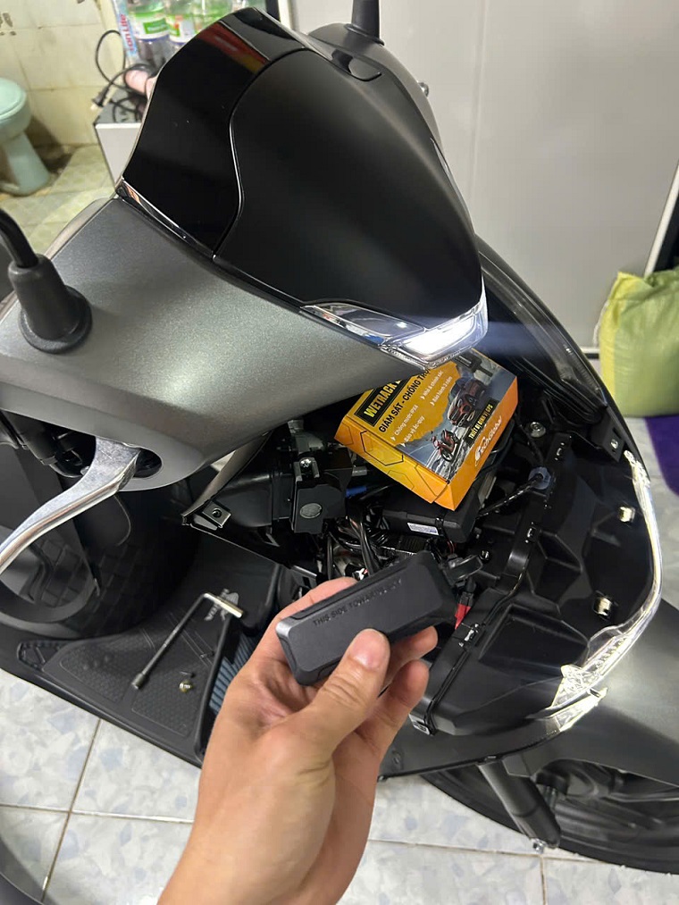 lắp định vị xe máy sh tại tp.hcm