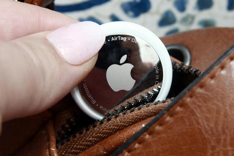 dò airtag trên xe máy