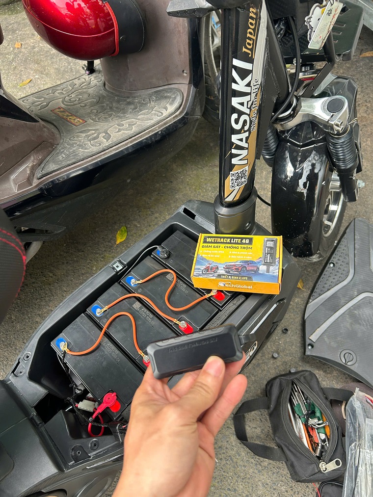 gắn định vị xe đạp điện nasaki gắn định vị xe đạp điện