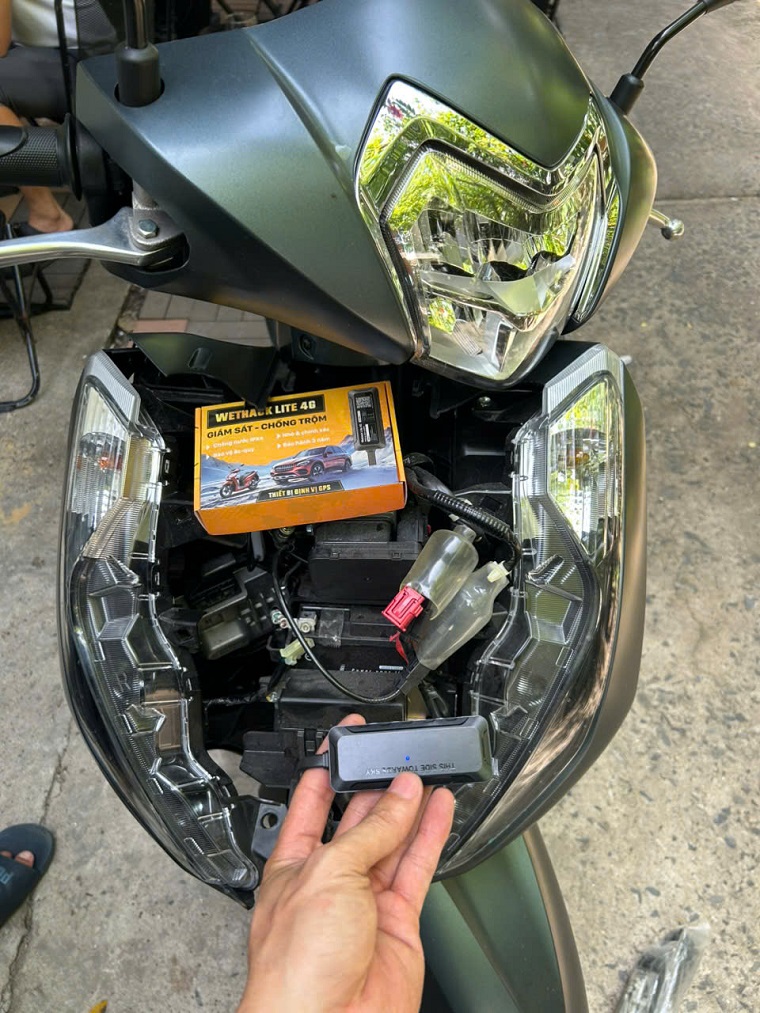 lắp định vị gps cho xe máy lead lắp định vị gps cho xe máy lead