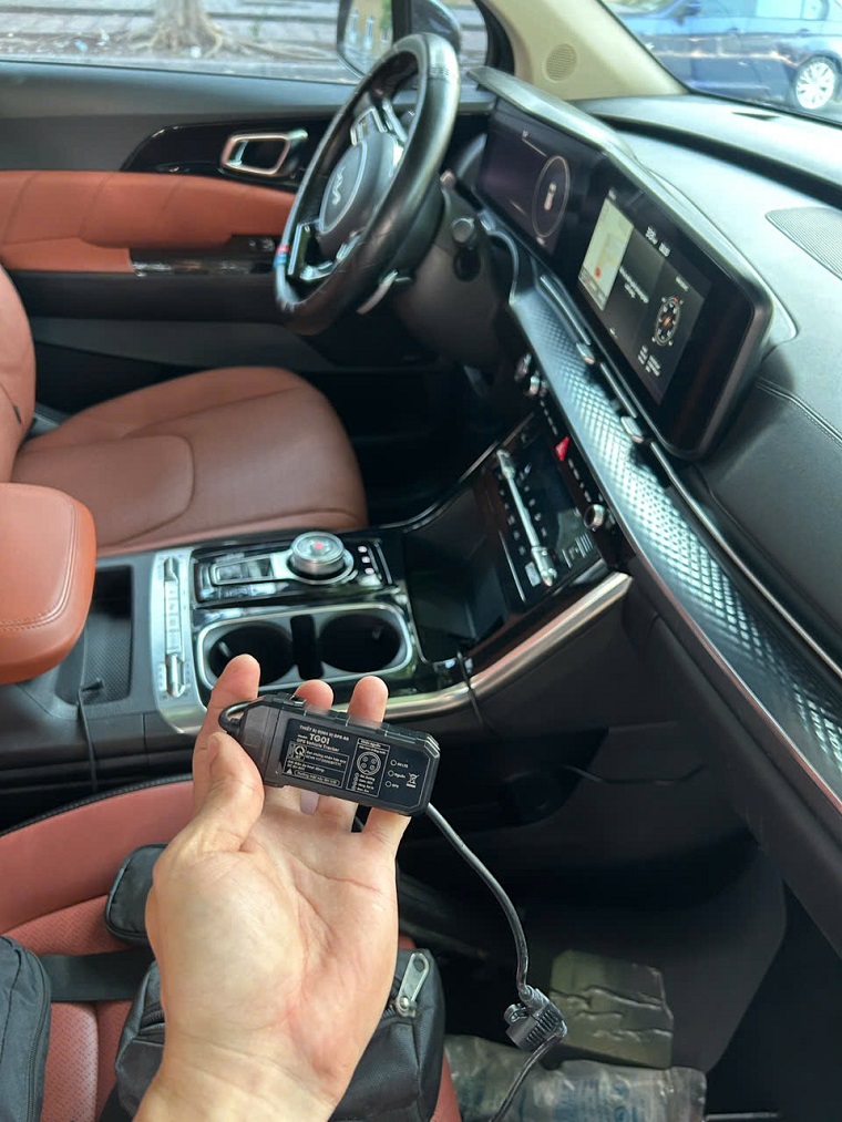 lắp định vị xe kia carnival