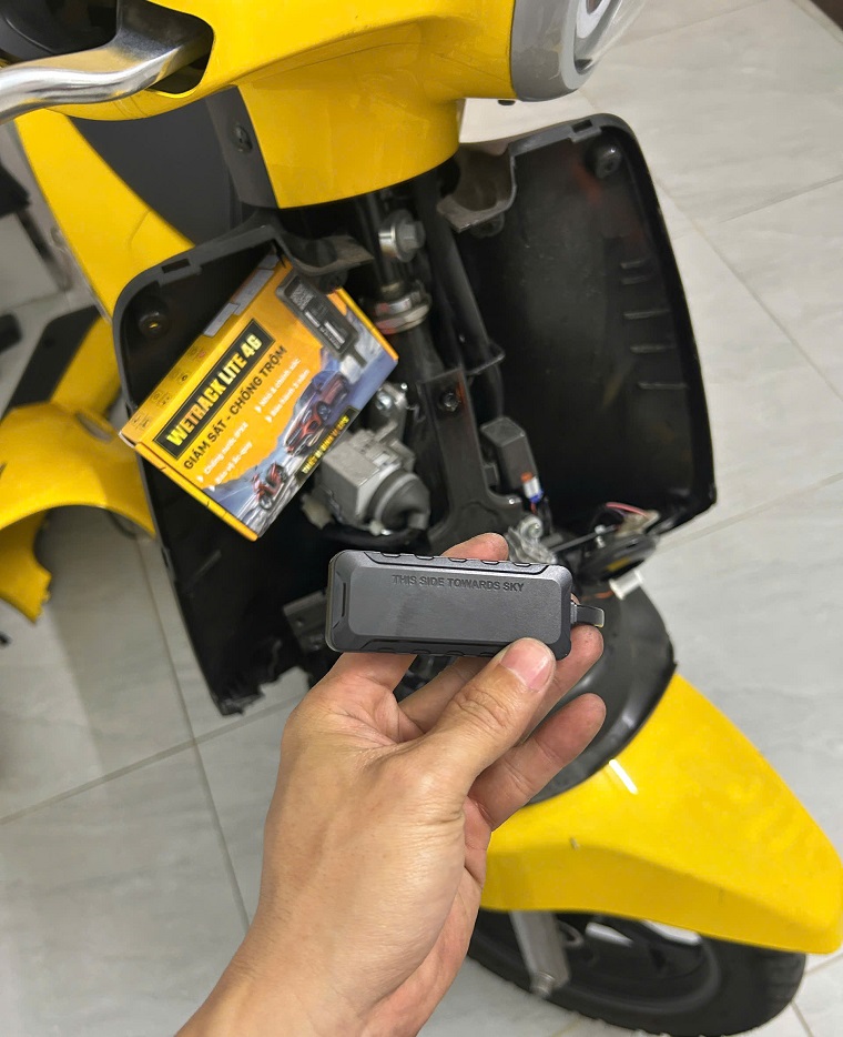 định vị xe máy điện evo