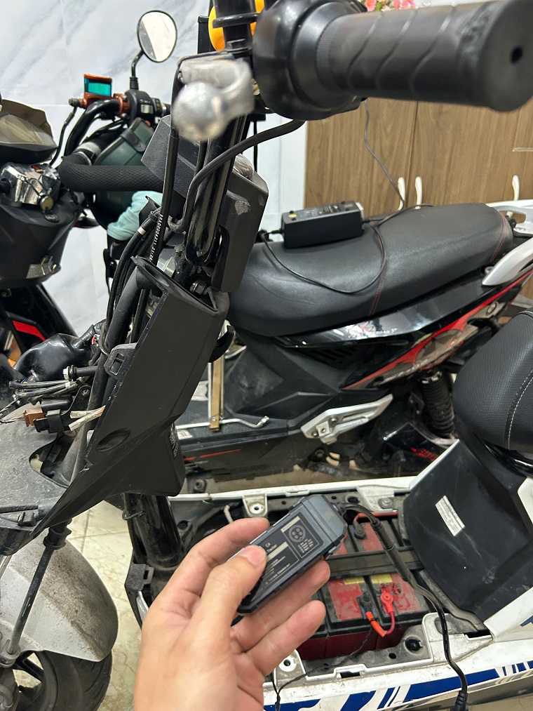 lắp định vị xe máy học sinh