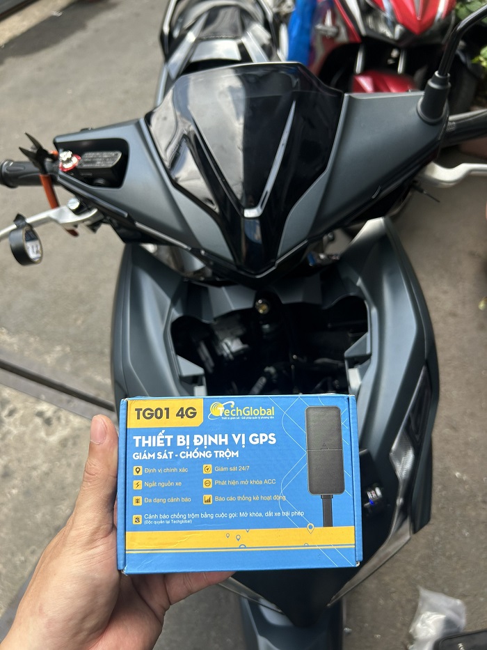 lắp định vị xe máy honda ablade