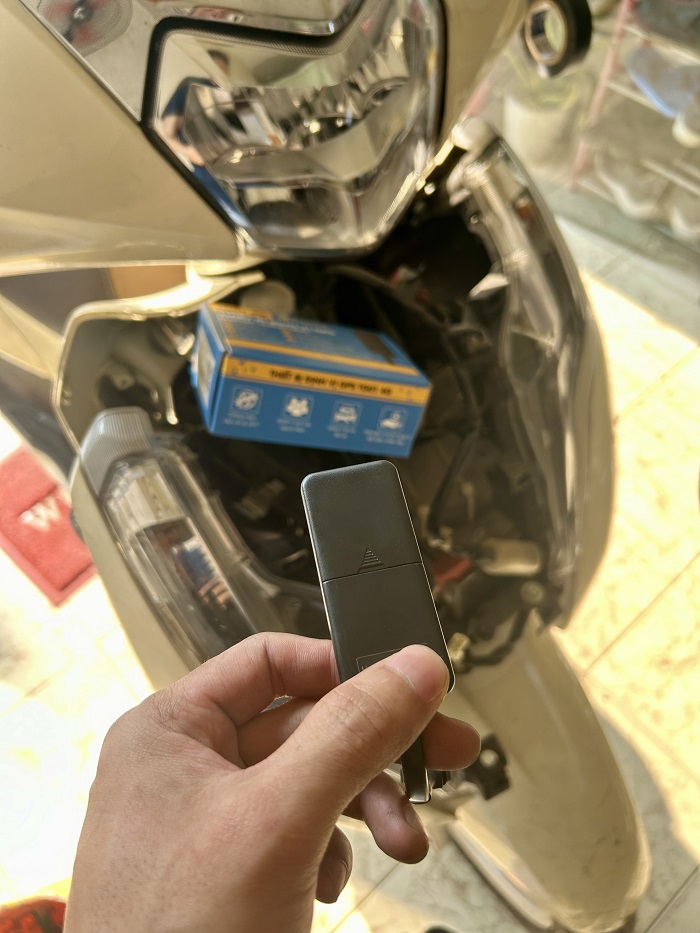 lắp định vị xe máy honda lead