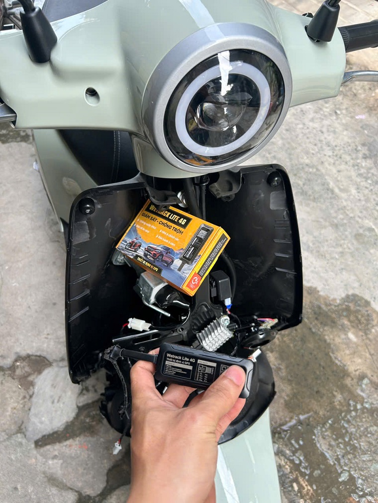 lắp định vị xe máy quận tân phú tận nơi