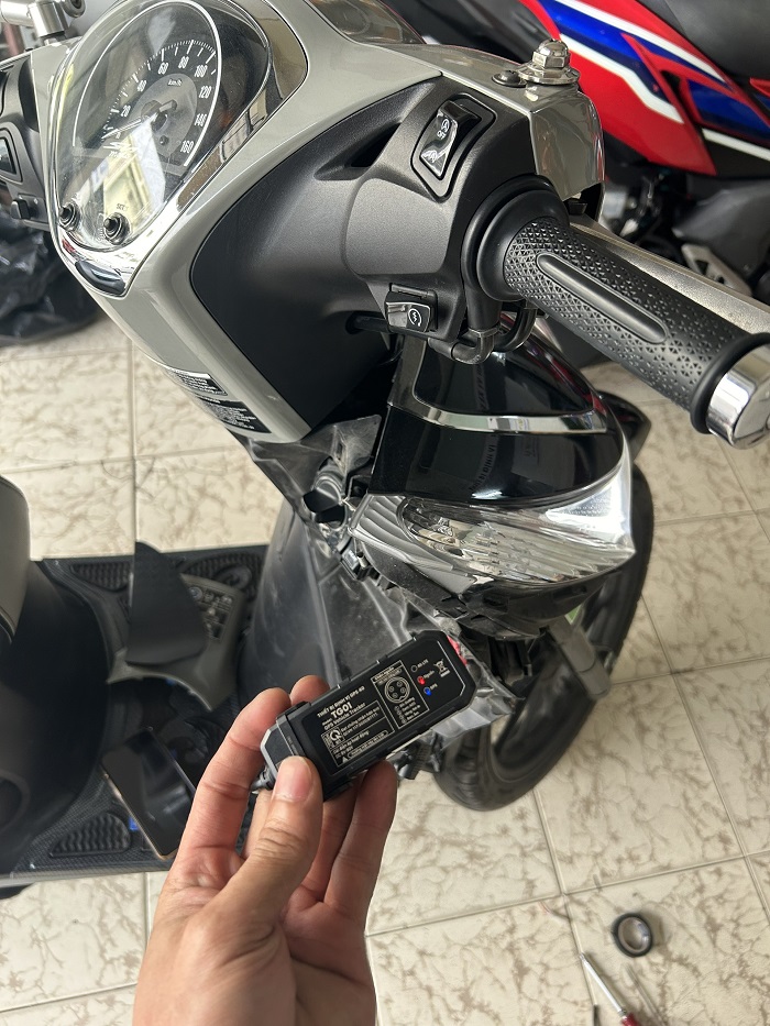 lắp định vị xe máy sh mode