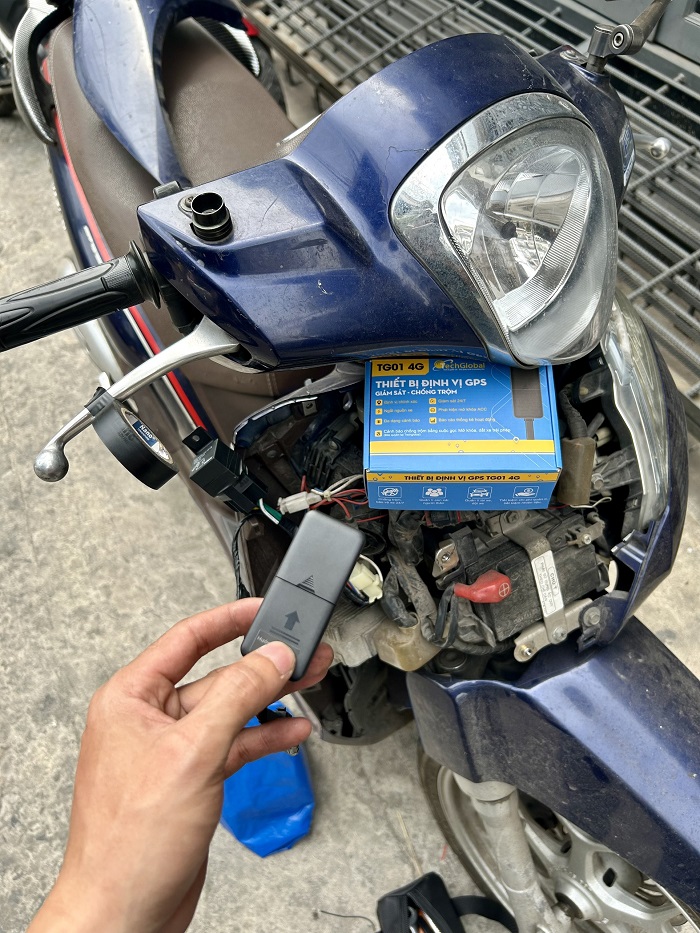 lắp định vị xe máy sh mode