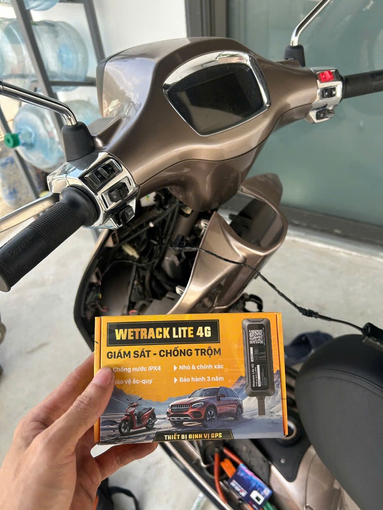 lắp định vị xe máy vespa lắp định vị xe máy vespa