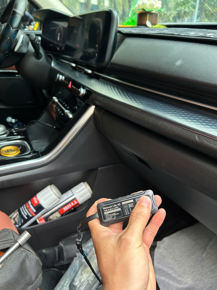 ngân phát gps lắp định vị ô tô