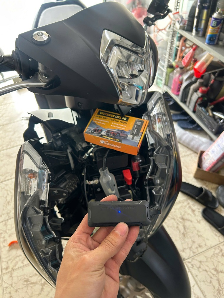ngân phát gps lắp định vị xe máy lead 2026