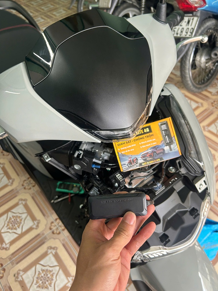 thiết bị định vị xe máy gps chống trộm