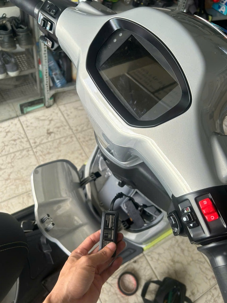 thiết bị định vị xe máy mini