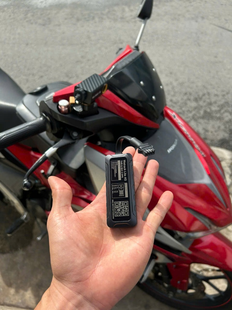 thiết bị định vị xe máy mini