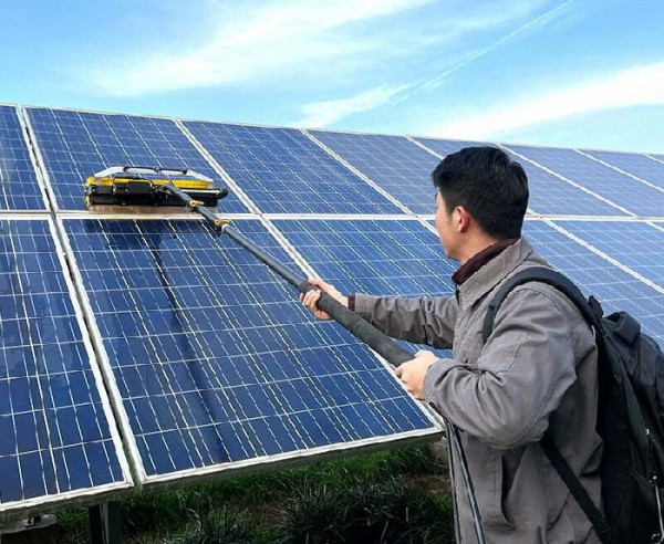 Rửa Pin Năng Lượng Mặt Trời Tại Hcm